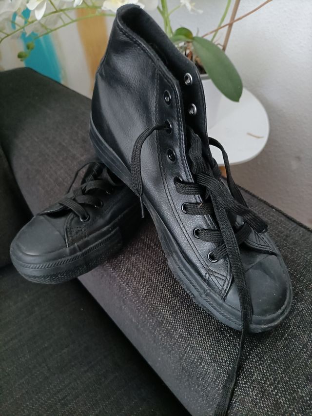 Botín deportivo plataforma negros con cordones