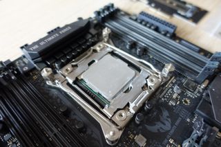 Intel Core i9-9820X, placa ASUS TUF X299 y kit
