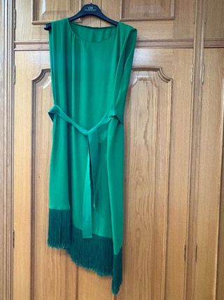 Vestido Carolina Herrera verde con flecos