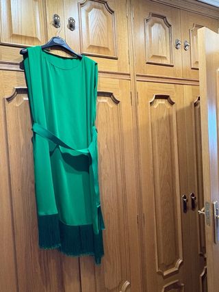 Vestido Carolina Herrera verde con flecos