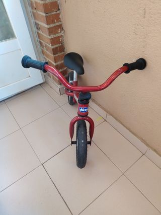 Bici sin pedales Chicco roja