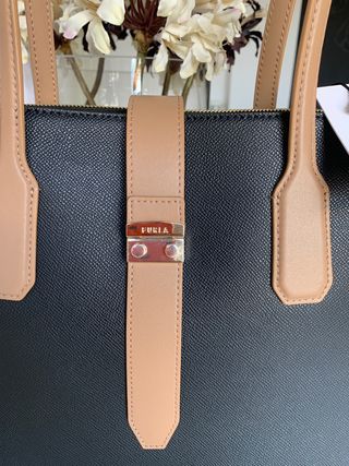Bolso Piel Furla. A estrenar. PVP 384€.