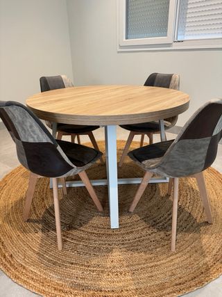 Conjunto mesa redonda extensible y 4 sillas