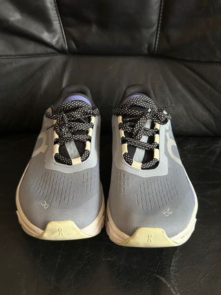 Zapatillas On Running Cloudmonster Mujer Gris/Mora