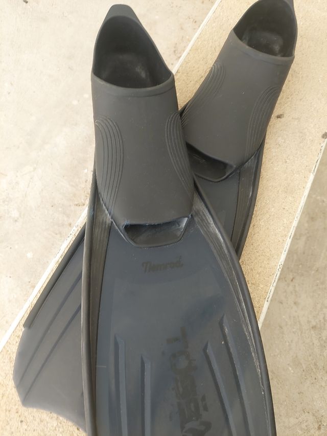 Aletas de buceo negras