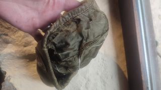 Gorra militar verde con escudo