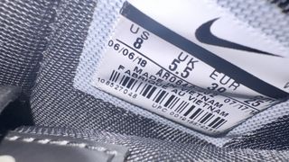 Zapatillas Nike Air Force 1 Negras y Doradas