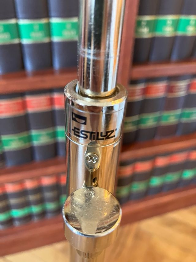 Lámpara de pie dorada Estiluz