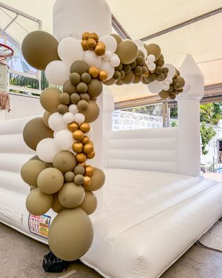 Castillo blanco + Burbuja de Globos