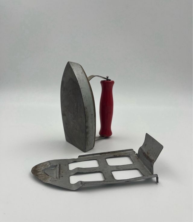 Plancha Antigua Vintage Roja