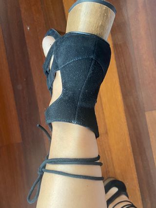 Sandalias de negras Uterqüe con Tacón 