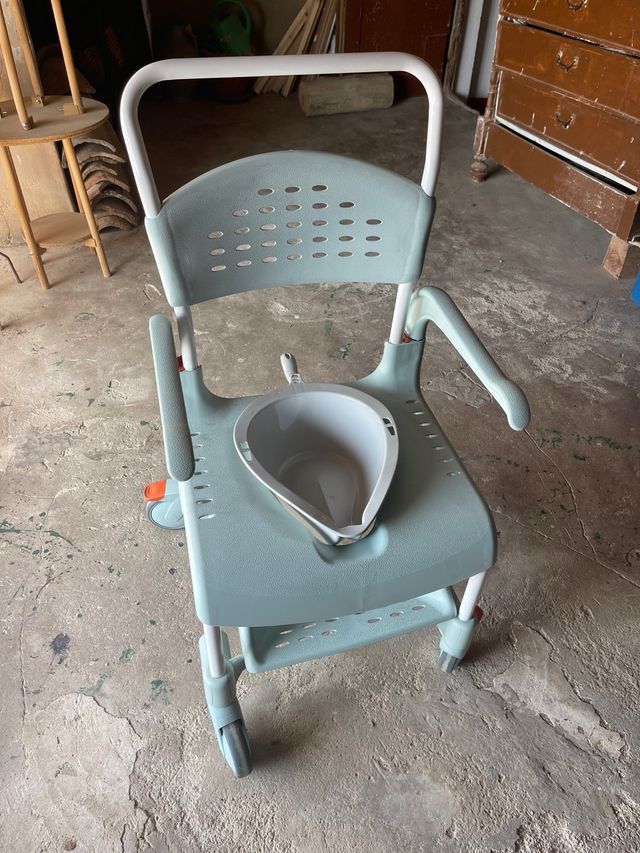 Silla Inodoro Portátil con Ruedas