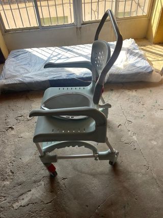 Silla Inodoro Portátil con Ruedas