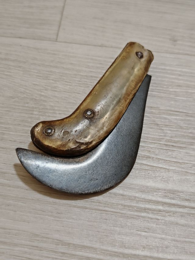 Attrezzo rurale in corno