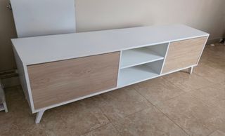 Mueble TV blanco y madera