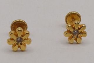 Pendientes flor de oro 18k, 0,59gr. Ref. G-031.