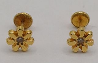 Pendientes flor de oro 18k, 0,59gr. Ref. G-031.