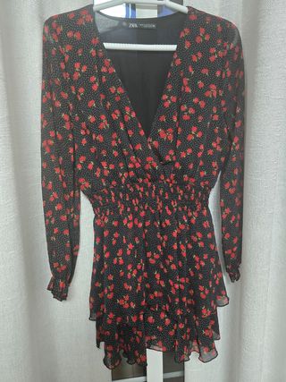 Vestido Zara flores rosas y lunares
