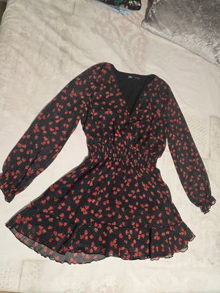 Vestido Zara flores rosas y lunares