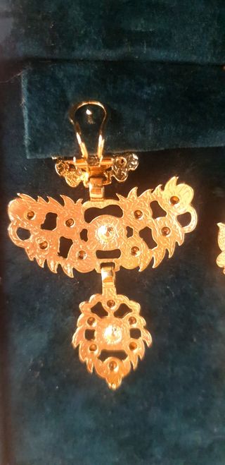 Conjunto Baturra Pendientes y Broche