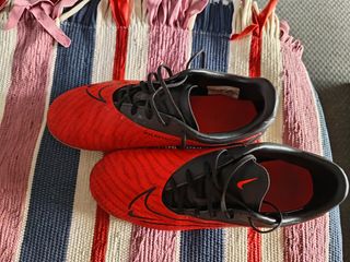 Botas de fútbol Nike Phantom Talla 40
Buen estado