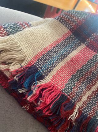 Bufanda de cuadros rosa y roja