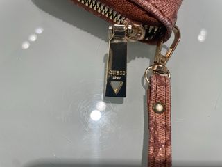 Monedero Guess Rosa