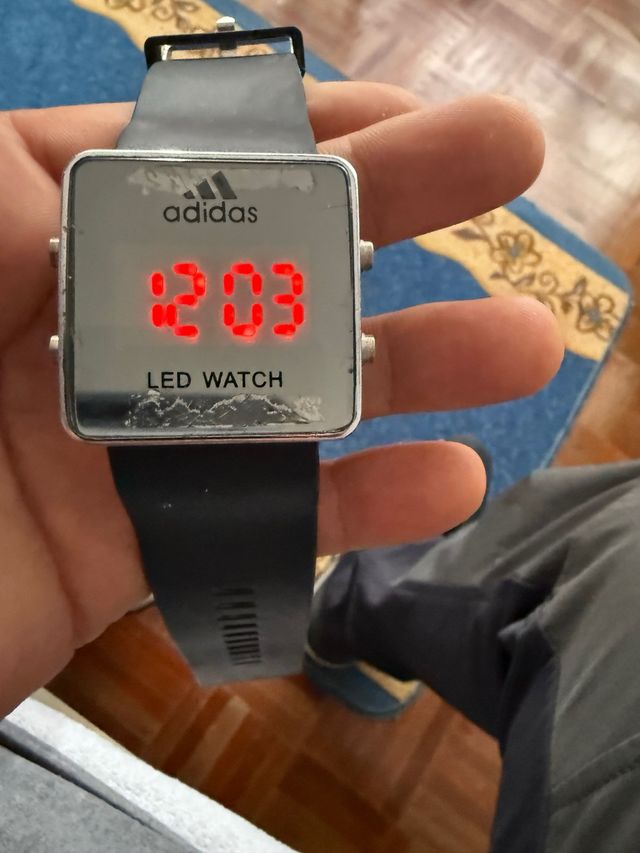 Reloj Adidas LED Plata y Negro