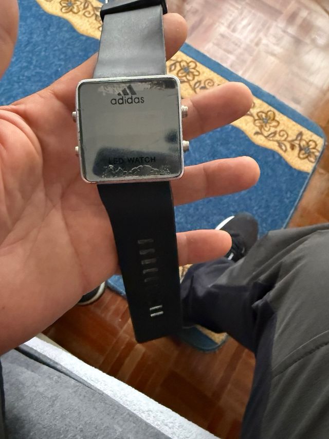 Reloj Adidas LED Plata y Negro