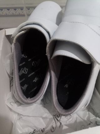 Zapatos sanitarios blancos mujer