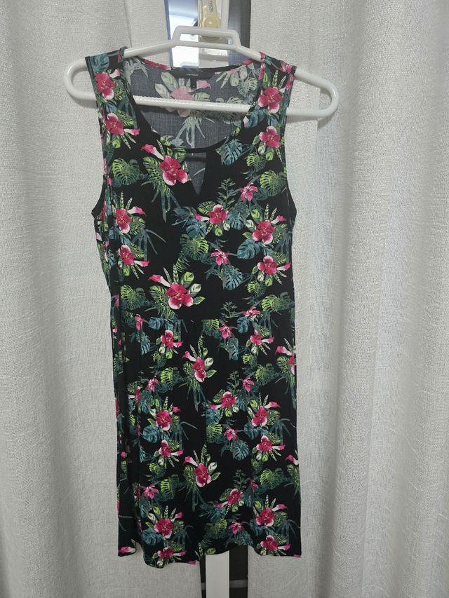 Vestido floral negro