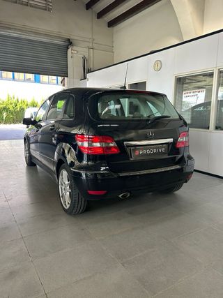 Mercedes-Benz Clase B180
