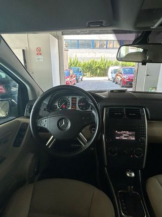 Mercedes-Benz Clase B180