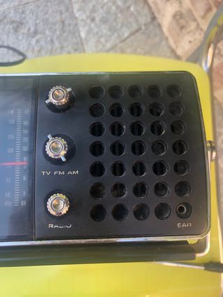 Crown 5TV 504 Mini TV Radio FM-AM Vintage