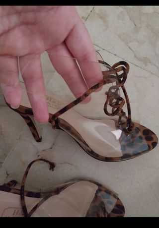 Zapatos de tacón con estampado de leopardo