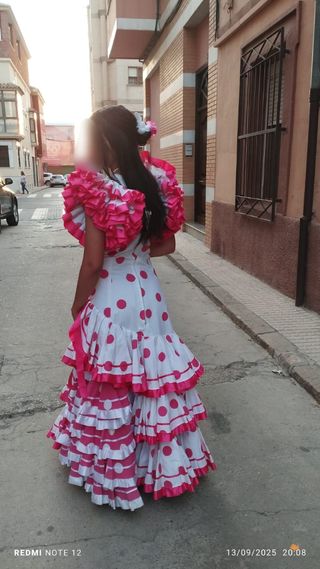 Vestido de flamenca blanco y rosa