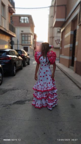 Vestido de flamenca blanco y rosa
