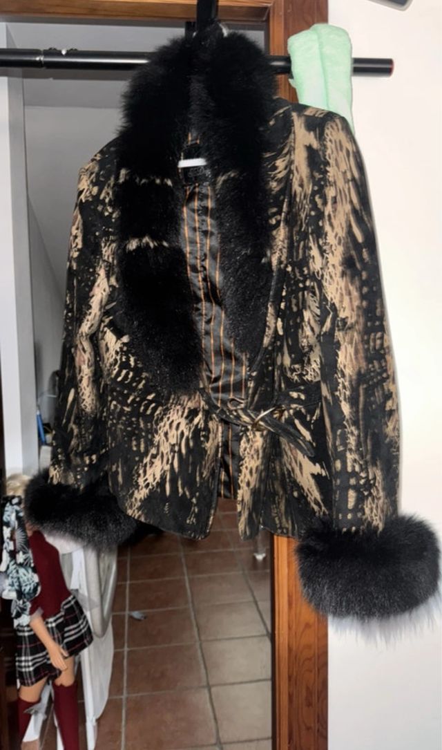 Abrigo Beige y Negro con Pelo