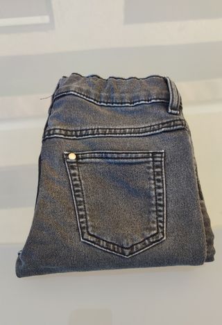 Pantalón tejano H&M Talla 4-5 (110cm)