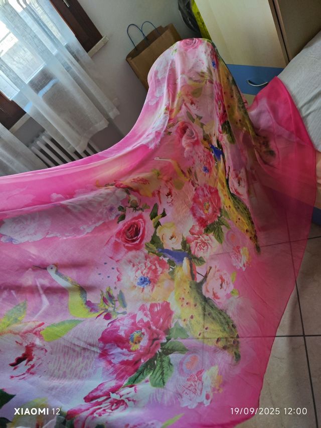 Foulard fantasia floreale e uccelli