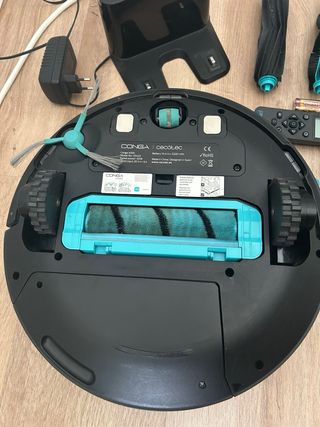 Robot Cecotec Aspirador y Friegasuelos + Accesorio