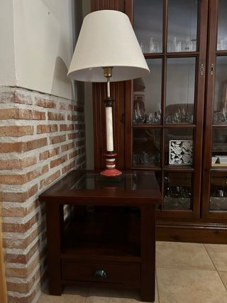 Mesita de salón de madera y cristal