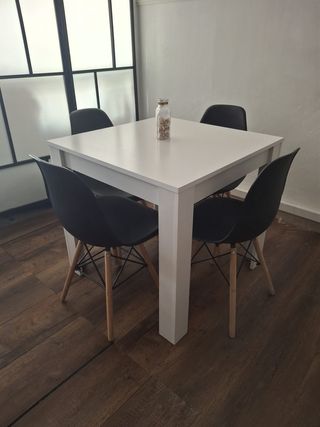 tavolo 80x80 + 4 sedie nordiche nere