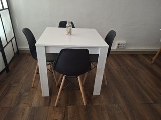 tavolo 80x80 + 4 sedie nordiche nere
