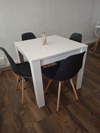 tavolo 80x80 + 4 sedie nordiche nere