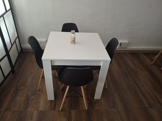 tavolo 80x80 + 4 sedie nordiche nere