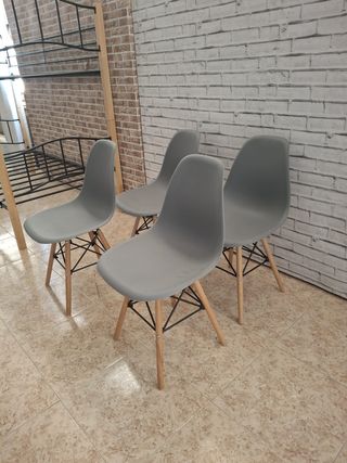 tavolo 80x80 + 4 sedie nordiche nere