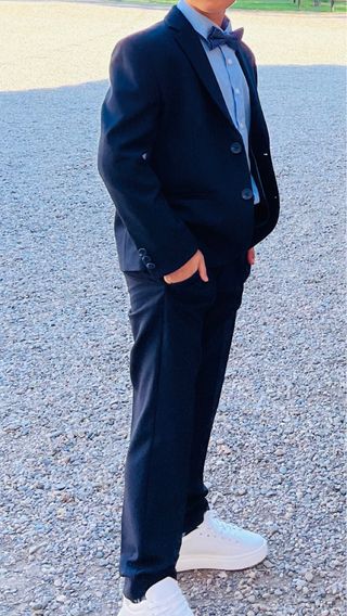 Traje de niño azul para eventos
