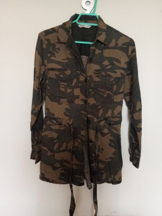Camisa militar verde Stradivarius mujer