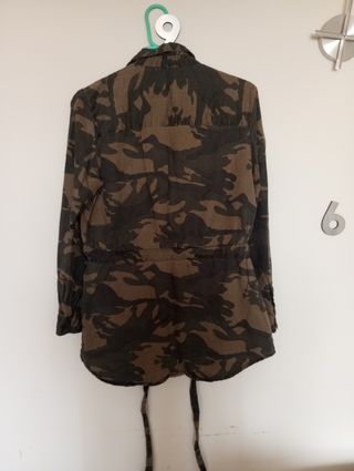 Camisa militar verde Stradivarius mujer